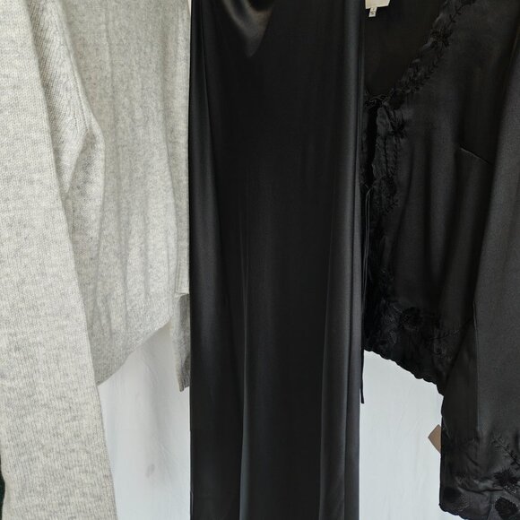 REFORMATION Layla Silk Skirt in Black, size 4 - Picture 3 of 9